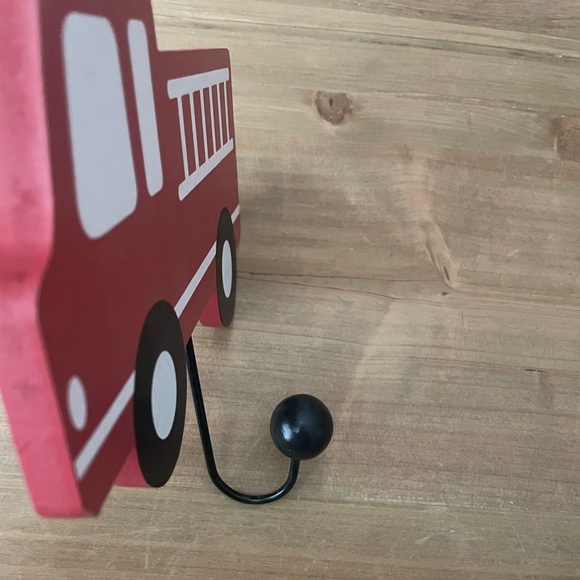 🦄3/$15 NWT Fire Truck Wall Decor - Picture 2 of 4